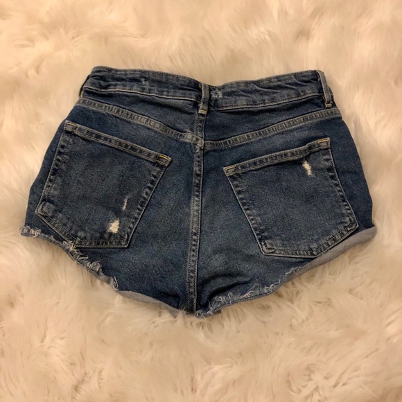 H&M dark wash ripped jean shorts! - Picture 2 of 3